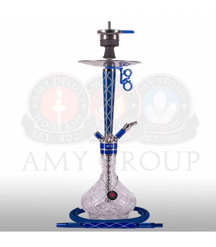 Blauwe Amy Deluxe 102.01 hookah van 65 cm met roestvrijstalen schacht en glazen vaas