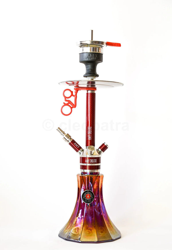 Amy Deluxe SS22.02 shisha in rood, rookkolom van roestvrij staal met dieprode glazen vaas en kliksysteem, vooraanzicht