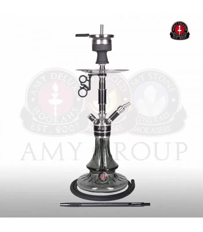 Amy Deluxe SS26.02 Zwart shisha van roestvrij staal met zwarte glazen vaas en kliksluitsysteem, medium formaat 45-65 cm, vooraanzicht