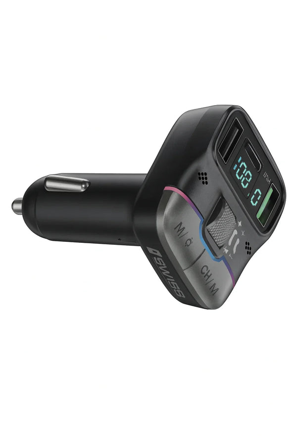 Exclusive Swiss Wireless FM transmitter met USB-C oplaadpoort en twee extra USB-aansluitingen in de auto