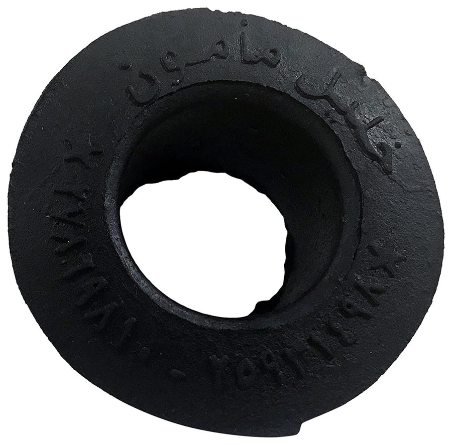 Zwart rubberen vaasrubber met ingeperst opschrift, het ringetje dat de rookkolom luchtdicht op de vaas klemt en na een jaar hard en lek wordt.