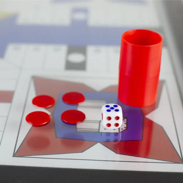 Rode parchi speldoos met compleet Parchisi spel voor gezellige avond