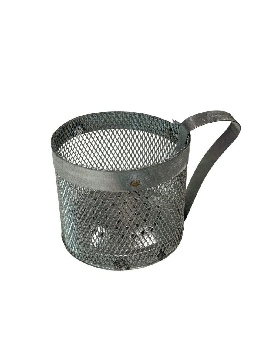 Zilverkleurige metalen cup voor het veilig oppakken van waterpijp kolen